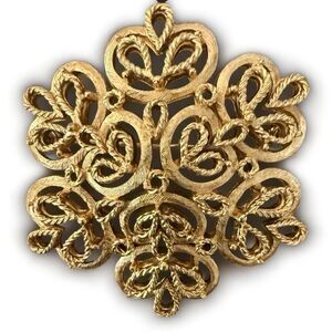 Vintage TRIFARI Gold-Tone Filigree Brooch – Ornate Scroll Design